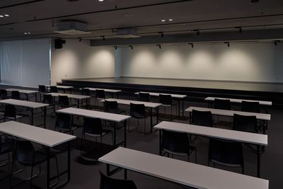 スクール形式（2名がけ）300名。 - IKUSA ARENA 研修×懇親会×アクティビティの体験施設　IKUSA ARENAの間取り図