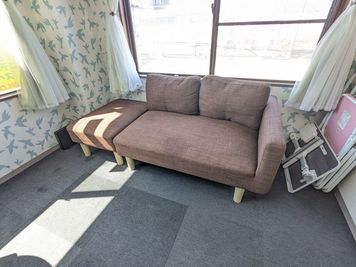 ソファー付でくつろげます！ - 桂駅東口徒歩2分 oze room oze room 3Fの設備の写真