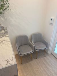 待合室　椅子2脚 - ＆DH DENTAL CLINIC DAIKANYAMA  歯医者レンタルスペースのその他の写真