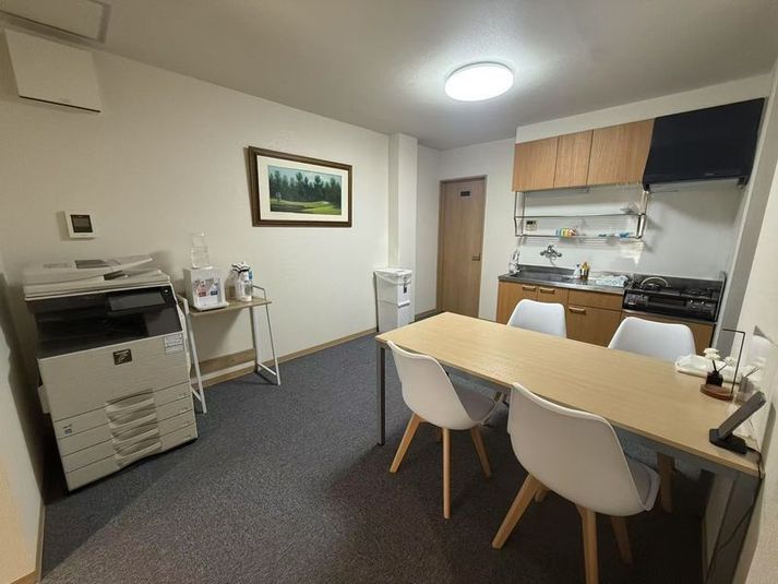 地域NO.１最安値！レンタルオフィスH号室、多目的室 - 足立ZKYビル