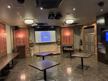 カラオケ コート・ダジュール横浜鶴屋町店 カラオケ　パーティールームの室内の写真
