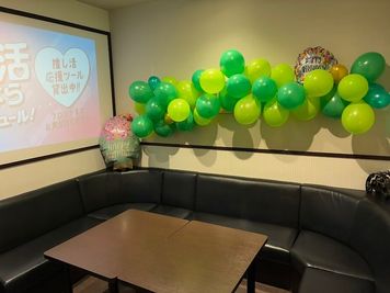 カラオケ コート・ダジュール横浜鶴屋町店 カラオケ　プロジェクタールームの室内の写真