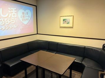 カラオケ コート・ダジュール横浜鶴屋町店 カラオケ　プロジェクタールームの室内の写真