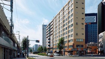 ビル外観、コンビニまで1分の超好立地！ - Sunriseチサンビル名駅前店 【平日限定プラン】_Sunriseチサンビル名駅前店の外観の写真