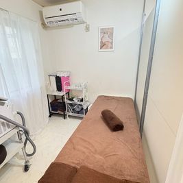 整体や脱毛、マッサージする方へ - Luana武蔵小杉　レンタルサロンの室内の写真