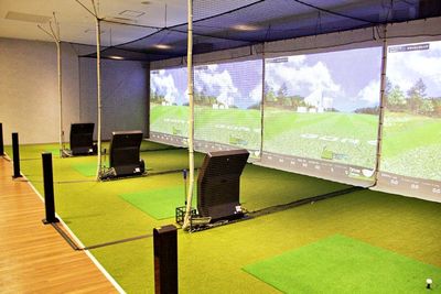 社内イベントに最適！貸切で楽しめるインドアゴルフ - マイゴル稲毛ワンズモール店