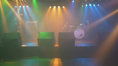 広々ステージ！ - ライブハウス「flagshipFUNABASHI」 ライブハウスの室内の写真