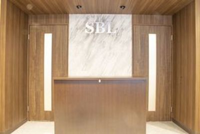 SBL烏丸会議室 1F 大会議室 【60名様】の入口の写真