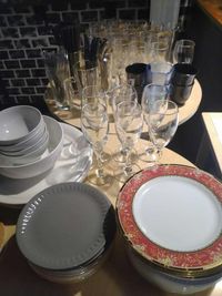 食器たくさんあります - KENDRA LAND キッチン付き,飲食持ち込み可,WIFI,パーティーの設備の写真