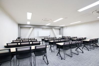 電停「中電前」より徒歩1分！無料Wi-Fi付き／36名収容 - リファレンス広島小町ビル貸会議室