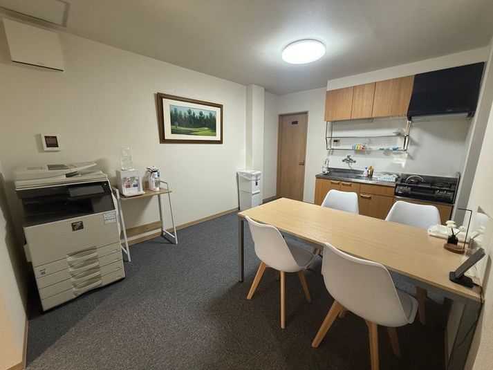 地域NO.1最安値!レンタルオフィスM号室、一日利用も可能 - 足立ZKYビル