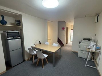 足立ZKYビル 地域NO.１最安値！レンタルオフィスL号室、一日利用も可能の室内の写真