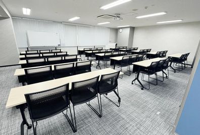 電停「中電前」より徒歩1分！無料Wi-Fi付き／45名収容 - リファレンス広島小町ビル貸会議室