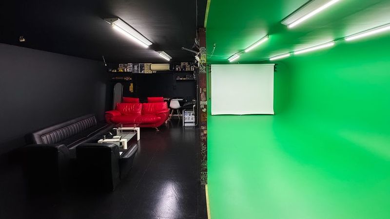 撮影スタジオ、音楽スタジオ、映画館様々な用途に変化するスペース - Studio-Hatena 京橋店