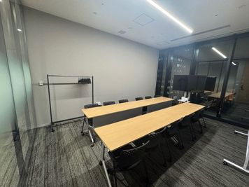 YUI NOS 貸し会議室【Room(5) - 12人部屋】の室内の写真