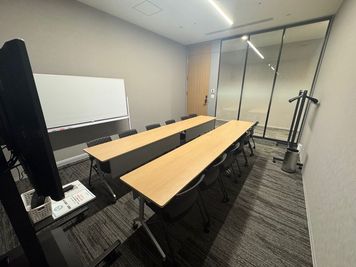 YUI NOS 貸し会議室【Room(5) - 12人部屋】の室内の写真