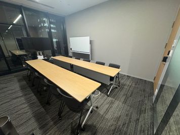 YUI NOS 貸し会議室【Room(5) - 12人部屋】の室内の写真