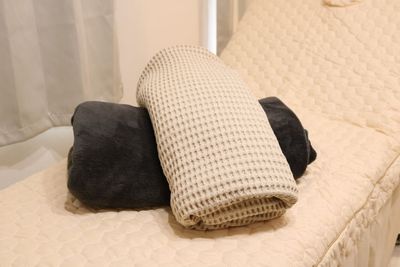 ブランケット：素材とサイズ別に３種類ご用意。
小：約70×100cm
大：140×200cm
ワッフル100%コットン素材：140×190cm - FROM NOW（フロムナウ）五反田 レンタルサロンの設備の写真