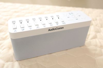 Bluetoothスピーカー 
ネイチャーサウンド
・自然音源８音源付き：
鳥のさえずり、波の音、川のせせらぎ、焚き火の音など音源のミキシングも可能です。 - FROM NOW（フロムナウ）五反田 レンタルサロンの設備の写真