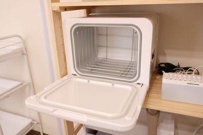 タオルウォーマー 8L 
ご利用の際は電源を入れてください。使いわ終わりましたら電源を切ってください。 - FROM NOW（フロムナウ）五反田 レンタルサロンの室内の写真