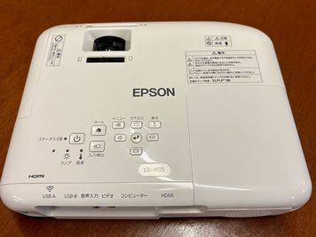 プロジェクター（オプション/1,100円） - TNER（トナー） ミーティングスペースの設備の写真