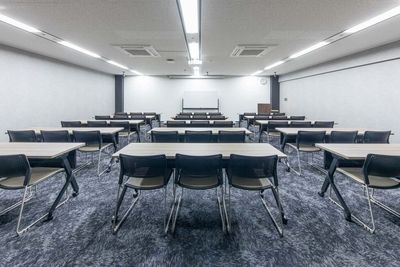 【SK908|スクール形式 最大48名収容】地下鉄名城線 矢場町駅 徒歩5分!無料Wi-Fi付き - リファレンス名古屋栄貸会議室ナディアパーク