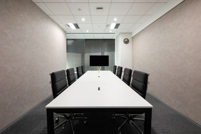 新築ビル【ヒューリックスクエア福岡天神】へ 9/2(火) NEW ☆ OPEN!無料Wi-Fi付き/8名収容 - リファレンスヒューリックスクエア福岡天神貸会議室
