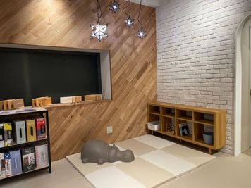 ｷｯｽﾞｺｰﾅｰ - 北名古屋レンタルスペース・フラットアップ 北名古屋レンタルスペース・フラットアップ1Fの室内の写真