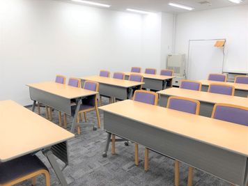 【リロの会議室】Forum S 3東洋海事ビル 【Forum S 3東洋海事ビル】地下1階　会議室Aの室内の写真