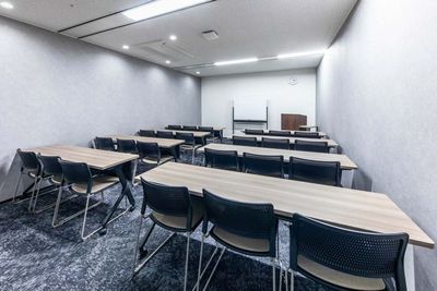 【SK903|スクール形式 最大24名収容】地下鉄名城線 矢場町駅 徒歩5分!無料Wi-Fi付き - リファレンス名古屋栄貸会議室ナディアパーク