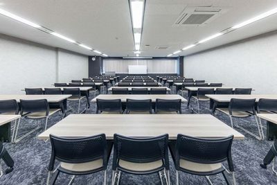 【SK902|スクール形式 最大72名収容】地下鉄名城線 矢場町駅 徒歩5分!無料Wi-Fi付き - リファレンス名古屋栄貸会議室ナディアパーク