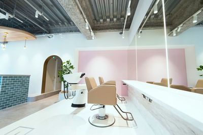 恵比寿駅近にあるお洒落なサロンとなっております✨
テレビ撮影等のご利用も可能となります📸 - Relax salon 恵比寿東口 Relax salon 恵比寿東口｜プライベートサロン💆‍♀️の室内の写真
