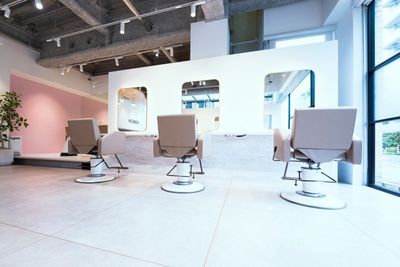 恵比寿駅近にあるお洒落なサロンとなっております✨
テレビ撮影等のご利用も可能となります📸 - Relax salon 恵比寿東口 Relax salon 恵比寿東口｜プライベートサロン💆‍♀️の室内の写真