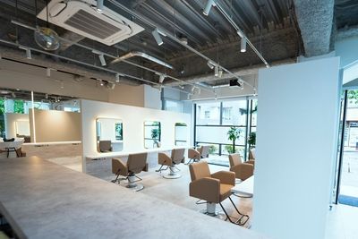 恵比寿駅近にあるお洒落なサロンとなっております✨
テレビ撮影等のご利用も可能となります📸 - Relax salon 恵比寿東口 Relax salon 恵比寿東口｜プライベートサロン💆‍♀️の室内の写真