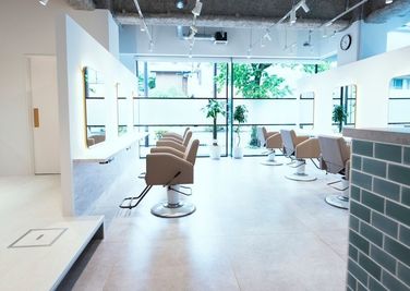 恵比寿駅近にあるお洒落なサロンとなっております✨
テレビ撮影等のご利用も可能となります📸 - Relax salon 恵比寿東口 Relax salon 恵比寿東口｜プライベートサロン💆‍♀️の室内の写真