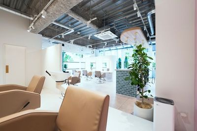 恵比寿駅近にあるお洒落なサロンとなっております✨
テレビ撮影等のご利用も可能となります📸 - Relax salon 恵比寿東口 Relax salon 恵比寿東口｜プライベートサロン💆‍♀️の室内の写真