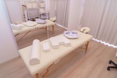 足マクラ、角マクラ、胸当てマクラ、リラクゼーションに最適なバブル機能付きのフットバスなどもご用意！お客様のニーズにお応えしやすい環境です。 - space HIRO white rabbit 藤沢店 レンタルサロンの設備の写真