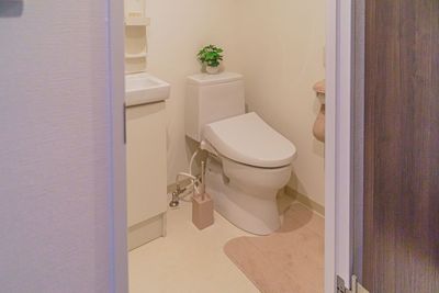 清潔感のあるトイレでお客様にも安心してお使い頂けます。 - space HIRO white rabbit 藤沢店 レンタルサロンの室内の写真