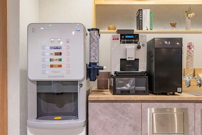 フリードリンクです！ - BIZcomfort札幌すすきの 10名用会議室の設備の写真