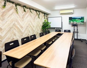NEW!レビュー必須格安プラン｜横浜アリーナすぐ｜24時間｜土足OK｜大型モニター｜ボドゲ｜面接・勉強会｜🌟トイレはお部屋の外 - レンタルスペースLimone(リモーネ）新横浜