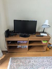 ディスプレイ(モニター)兼テレビ
DVD再生機(プレイステーション2) - レンタルスペース「おとなり」の設備の写真