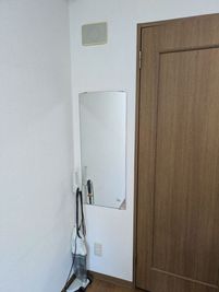 ミラー
掃除機 - レンタルスペース「おとなり」の設備の写真