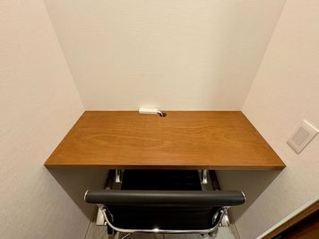 ちょうど良い「おこもり」感のあるスペース - TNER（トナー） オンラインミーティングルームの室内の写真