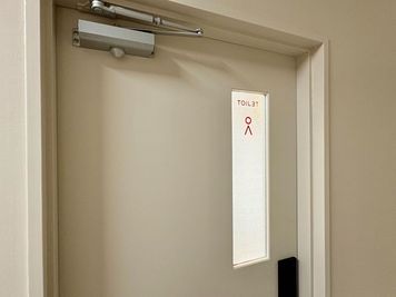 同フロアに共用トイレ有り（男女別） - TNER（トナー） オンラインミーティングルームのその他の写真
