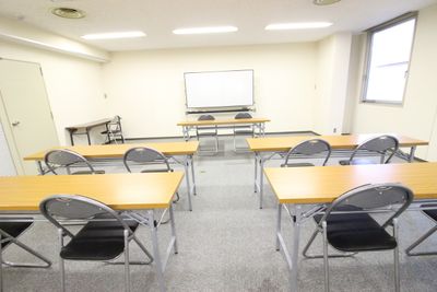 高裁前ビル 402会議室の室内の写真