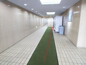 高裁前ビル 402会議室の室内の写真