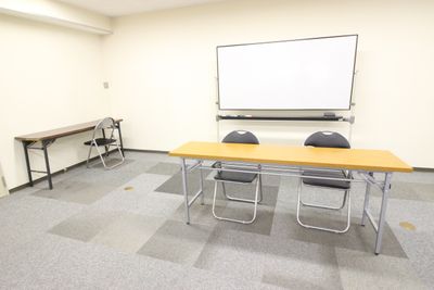 高裁前ビル 402会議室の室内の写真