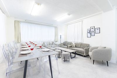 【OPEN特価🉐】新橋駅チカ｜23名着席🉑×シンプル空間｜会議/セミナー/懇親会に◎（11名様〜） - Room Gray (ルームグレー) 新橋店