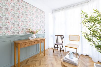 お好みの背景×家具×小物の組み合わせで自由に撮影ができます🪑🌷
※小物は撮影時のみご用意しているものもあり、常設ではない場合がございます。 - milk studio 飯田橋店 milk studio 飯田橋店（11名様〜）の室内の写真