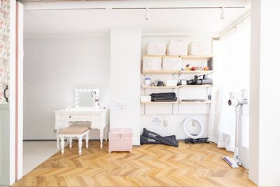 バックヤードに撮影機材や備品がございます🚪 - milk studio 飯田橋店 milk studio 飯田橋店（11名様〜）の室内の写真